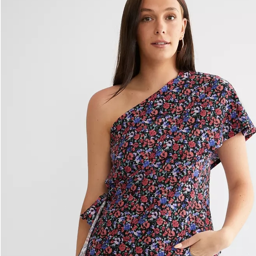 One-Shoulder Floral Blouse in Black and Pink